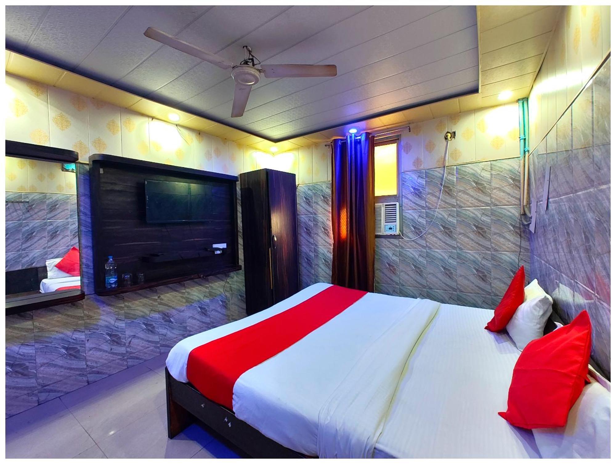 Hotel Hotel# Krishna Palace Near Railway Station -free Wi-fi And Parking Facilities - A Rated