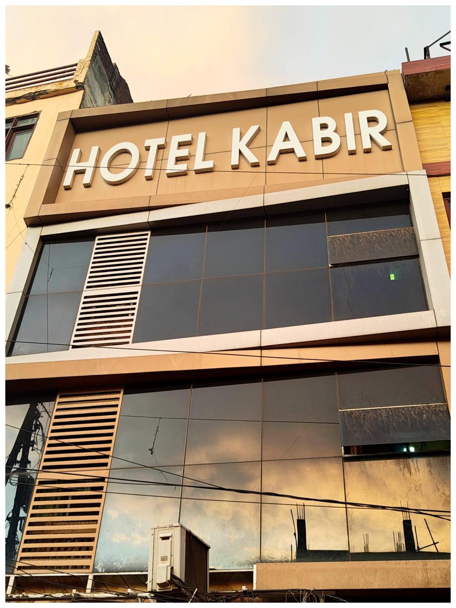 Hotel Luxuary Kabir - Palace - Near Railway Station And Shiv Temple - A Luxuary In