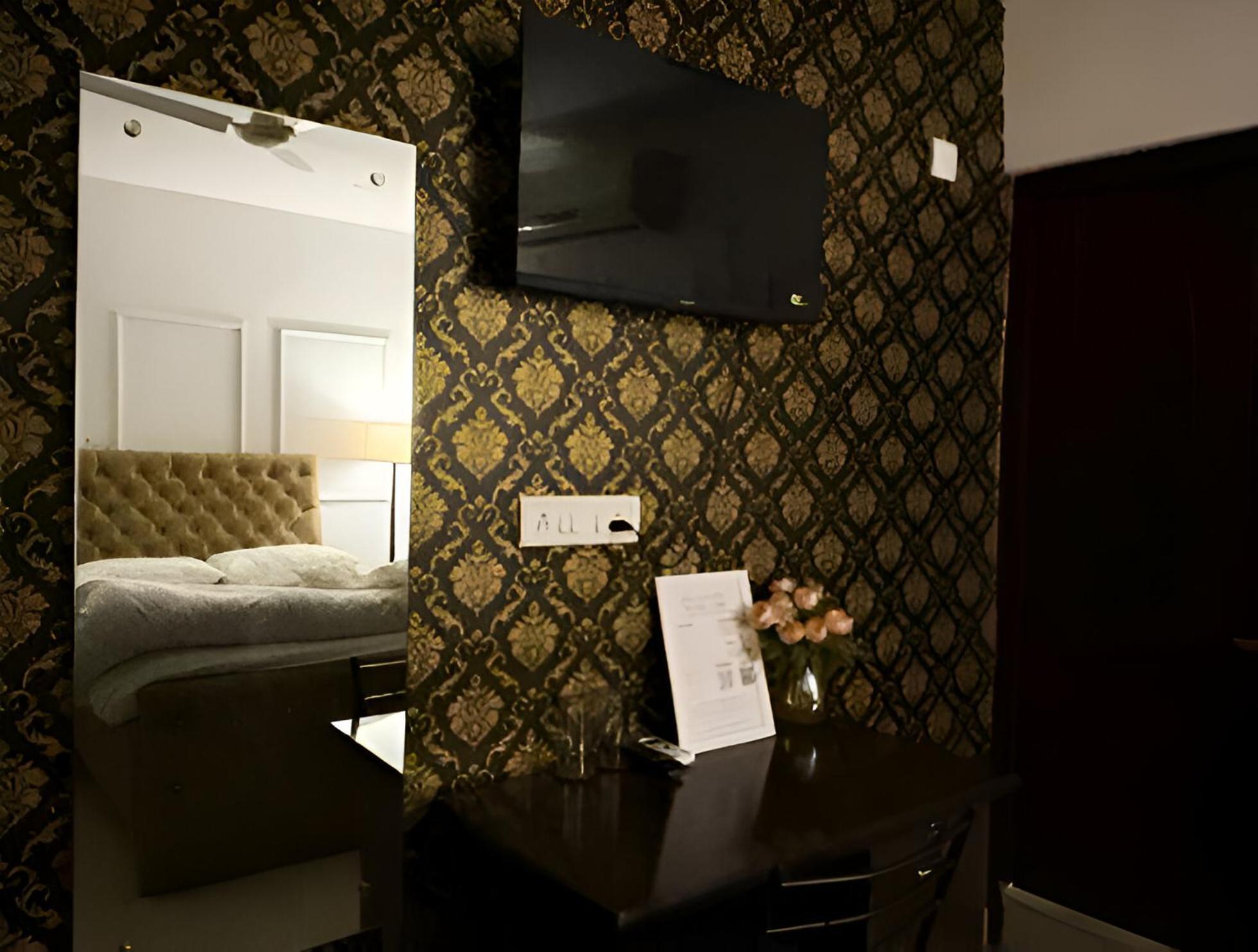 The First Floor I Rated Boutique I Near Lekhraj Metro Lucknow