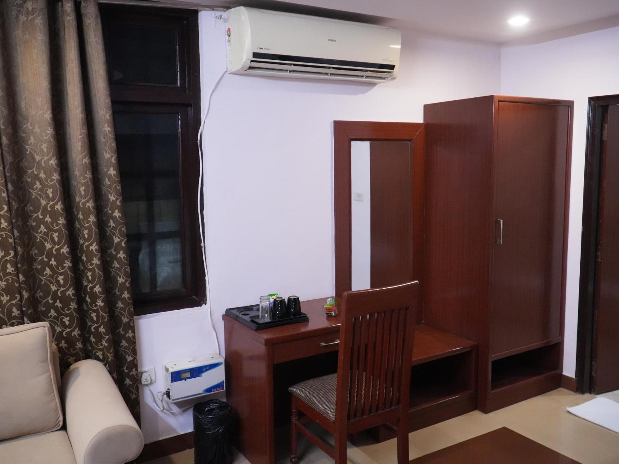 Plan B Hotel Lucknow