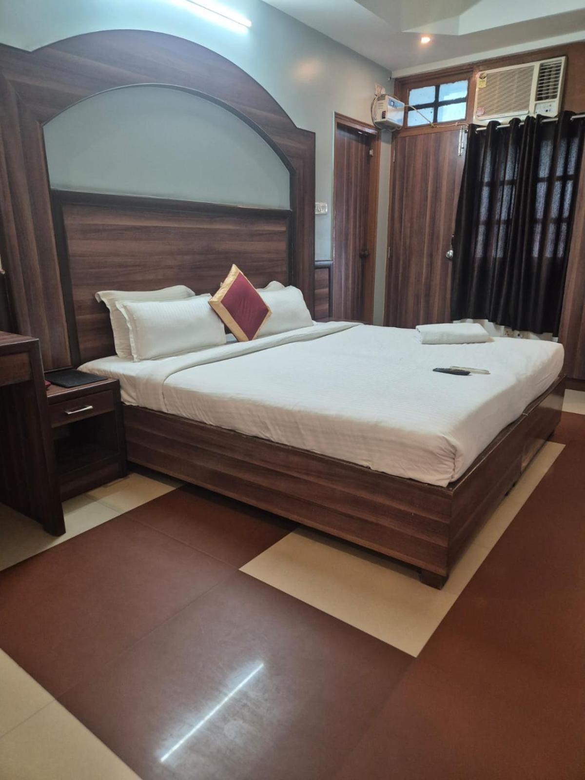 Plan B Hotel Lucknow