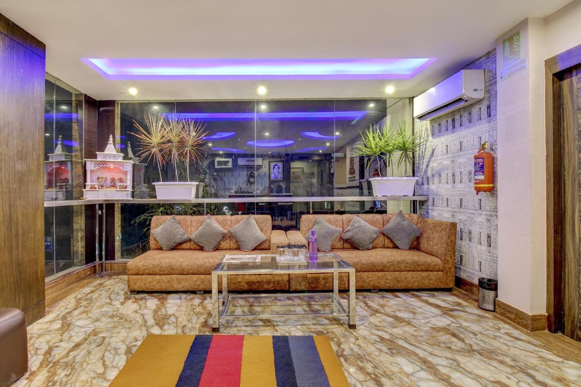 Hotel Super Townhouse Oak Hind Palace Near Gomti Riverfront Park 4*