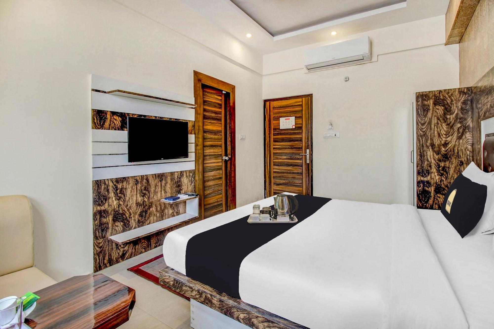 Super Townhouse Oak Hind Palace Near Gomti Riverfront Park 4* Lucknow
