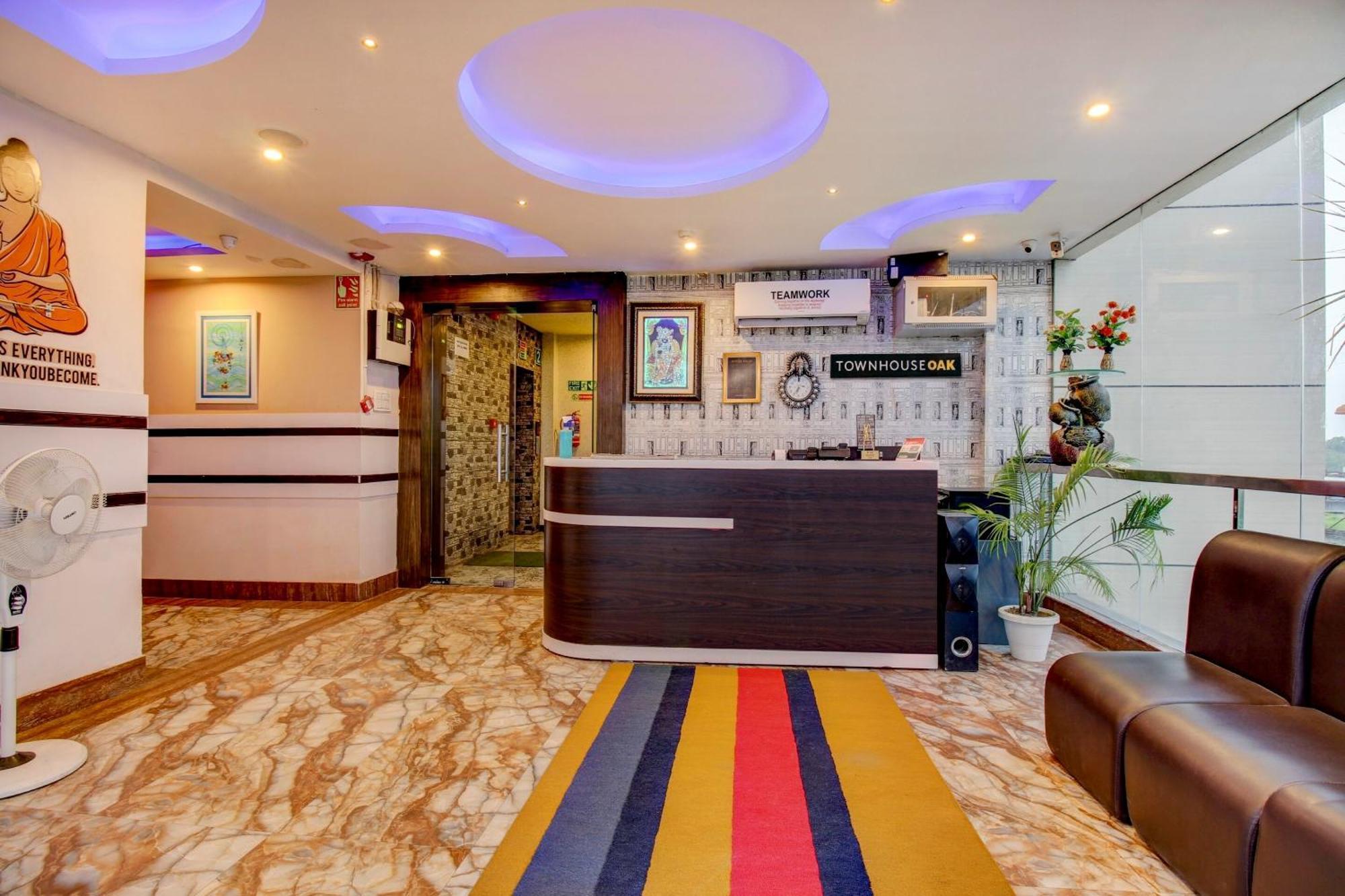Super Townhouse Oak Hind Palace Near Gomti Riverfront Park