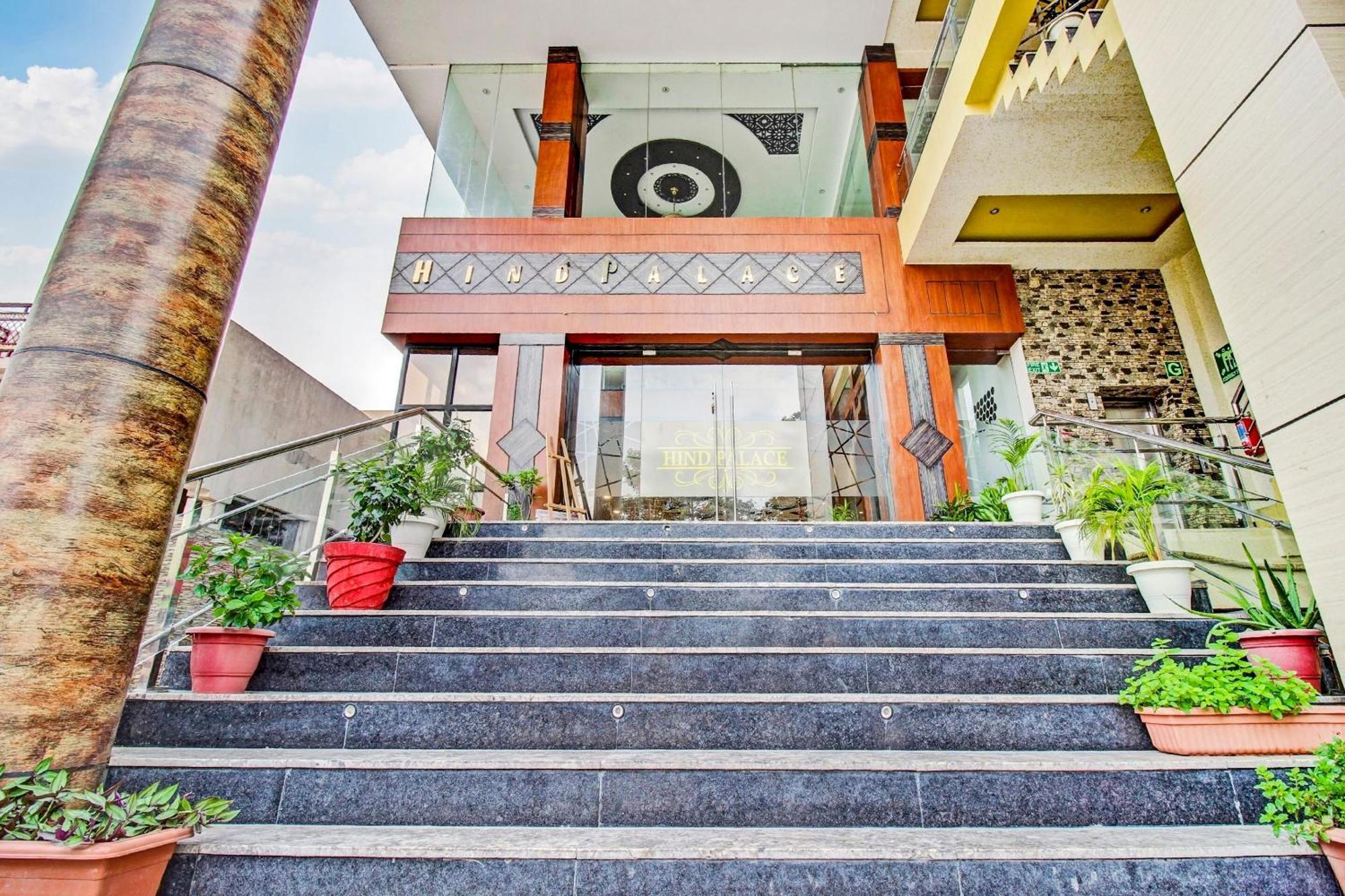 Super Townhouse Oak Hind Palace Near Gomti Riverfront Park Hotel 4*