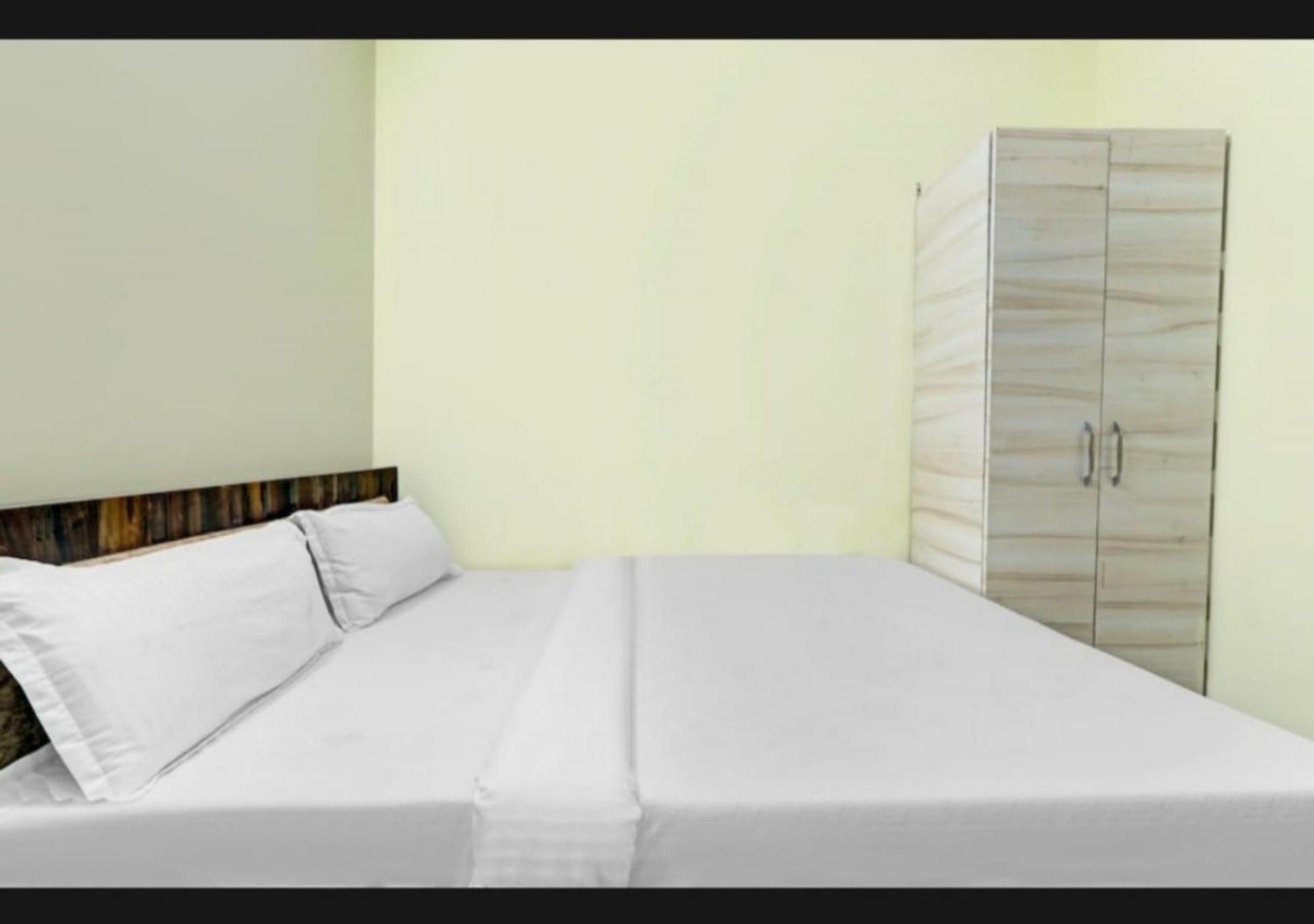 Premium Sna Near Metro Sation Charbagh - Free Wifi Facilities - Fully Air Conditioning - Service And Excellent Customer Service Awarded - Book Now 4*