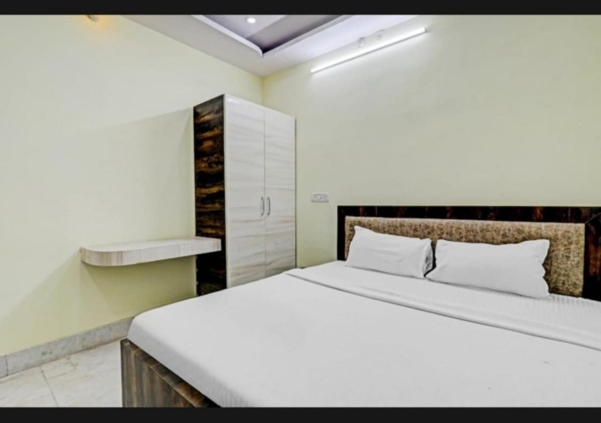 Hotel Premium Sna Near Metro Sation Charbagh - Free Wifi Facilities - Fully Air Conditioning - Service And Excellent Customer Service Awarded - Book Now Lucknow