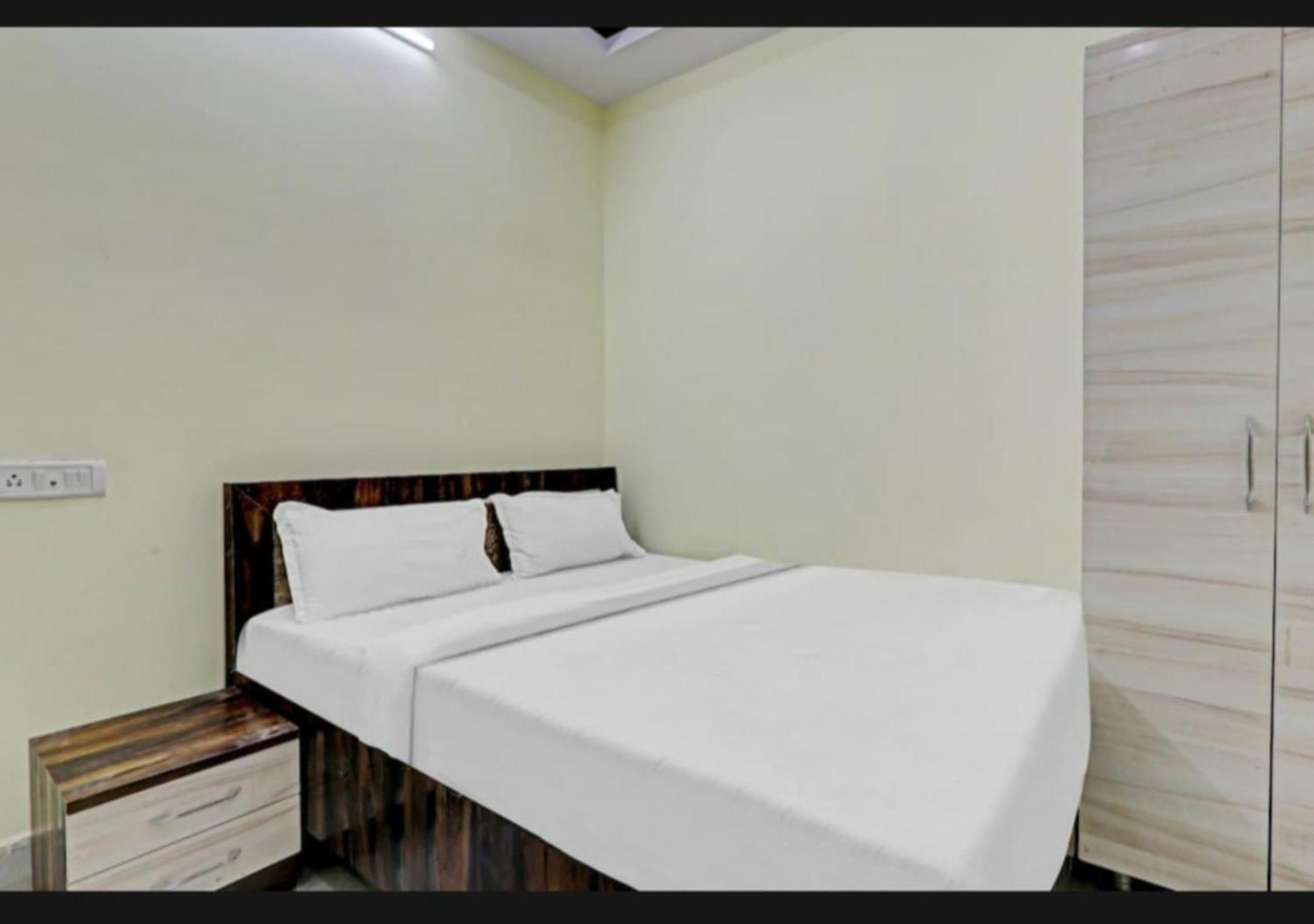 Premium Sna Near Metro Sation Charbagh - Free Wifi Facilities - Fully Air Conditioning - Service And Excellent Customer Service Awarded - Book Now Hotel Lucknow