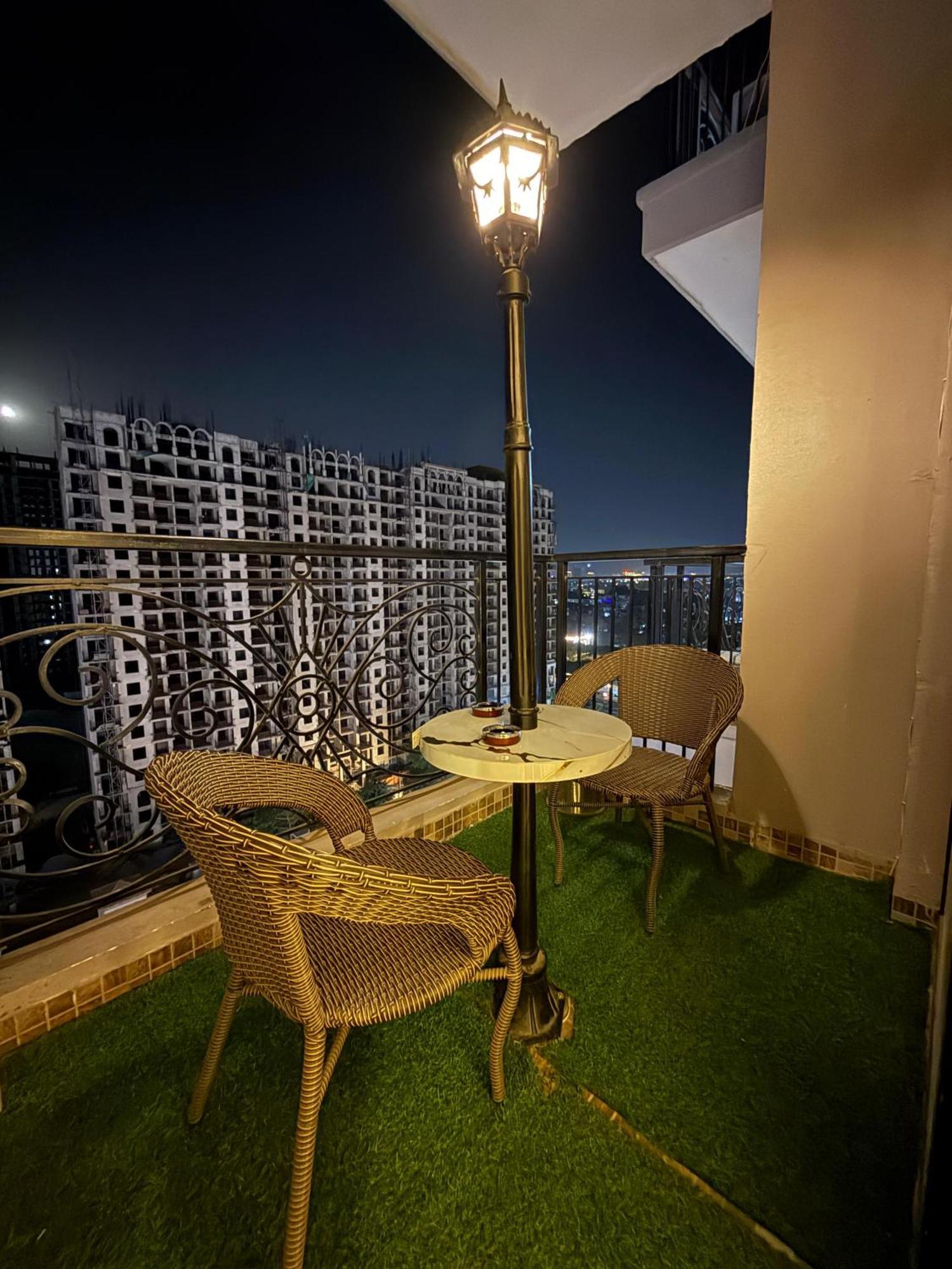 Luxe With Balcony -high Rise