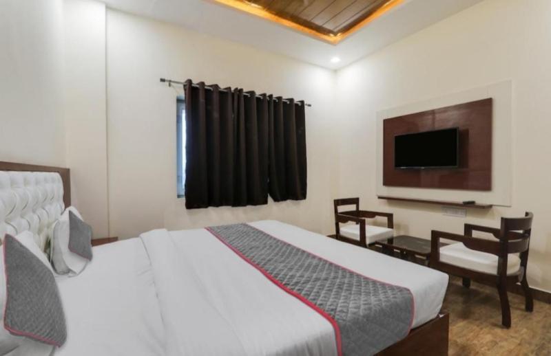 Hotel Rrooms Trijal Banquet