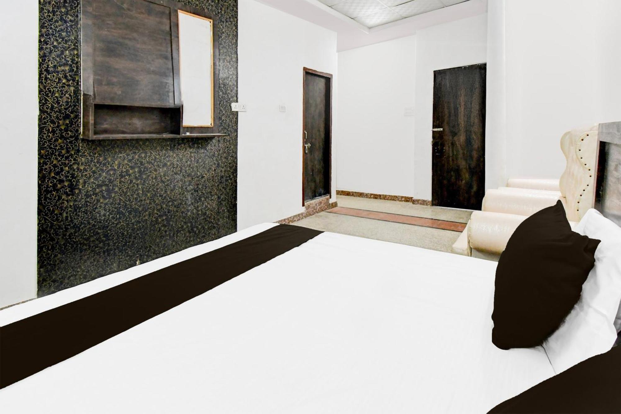 Hotel Super Collection O Vrindavan Yojna Lucknow