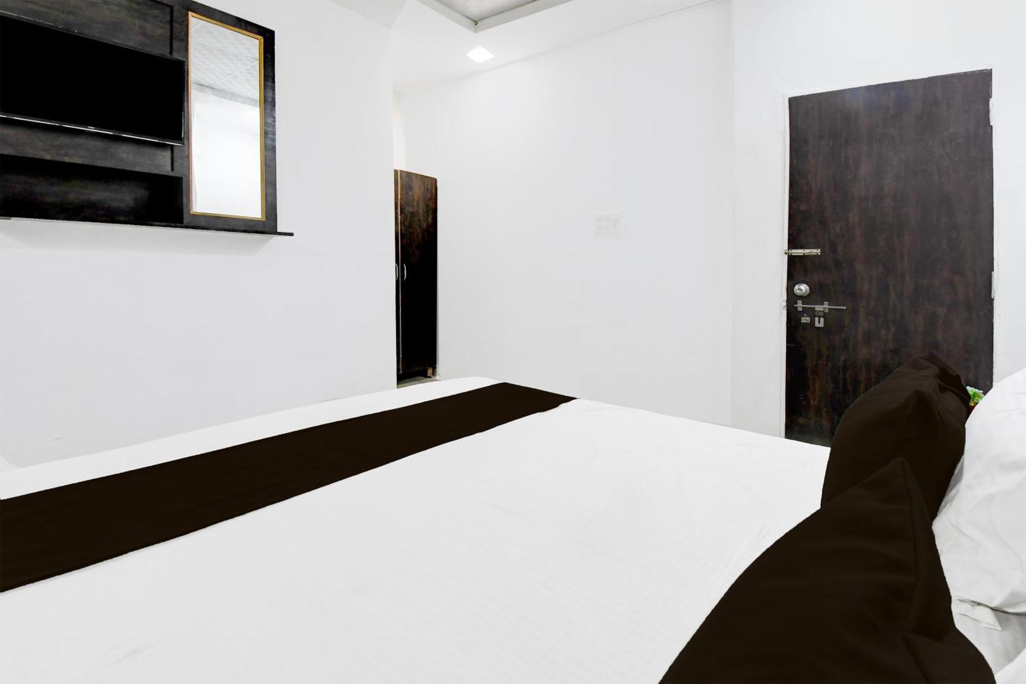 Hotel Super Collection O Vrindavan Yojna *
