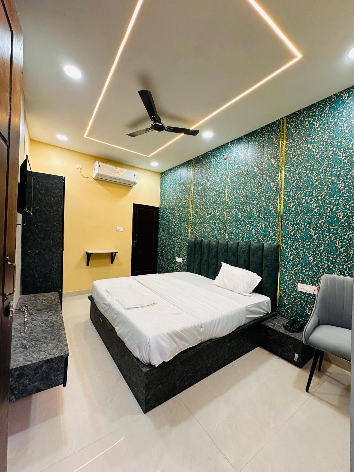 Airport View Hotel 5*