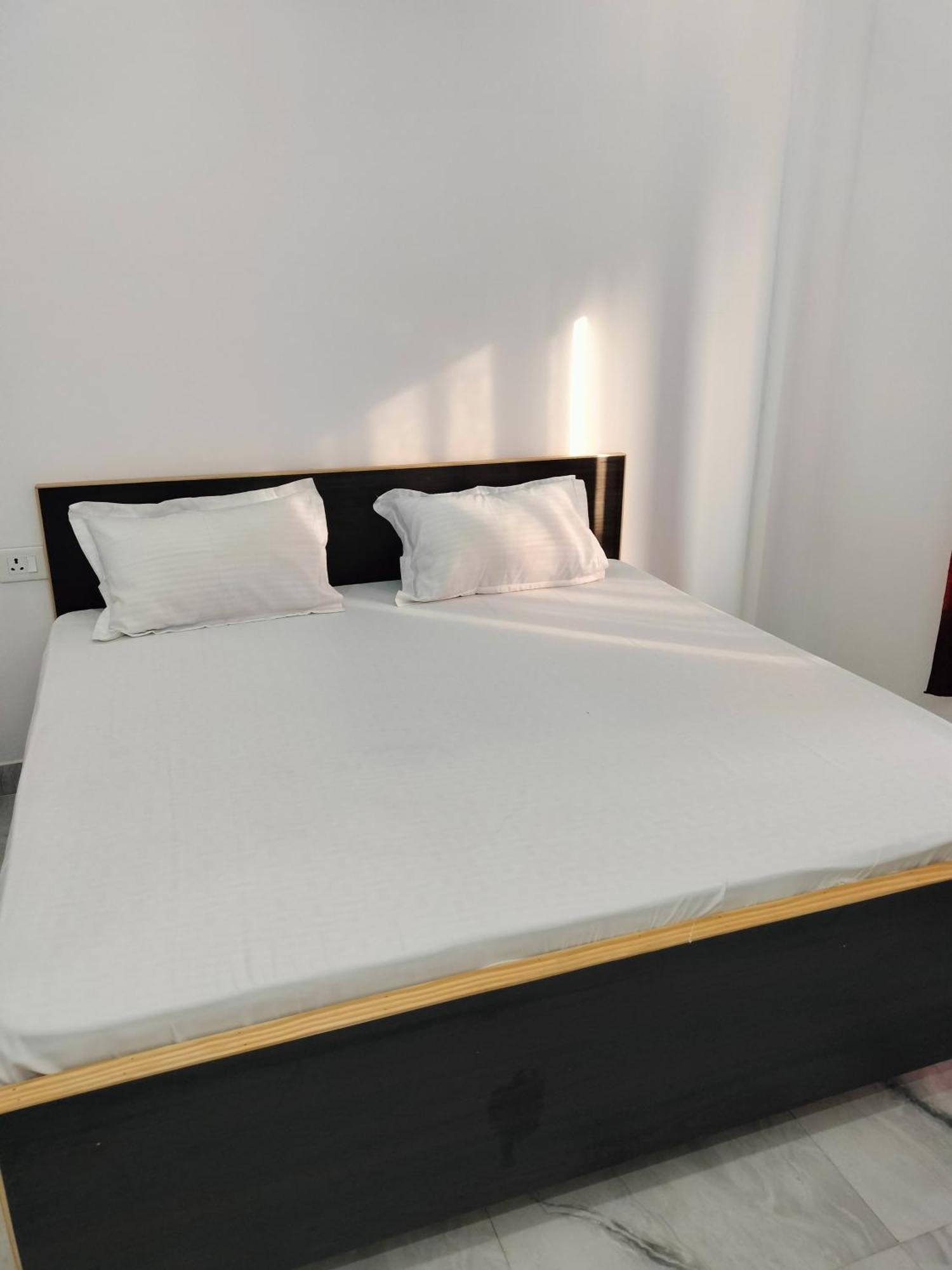 Guest house Budget Ac Near Iim College