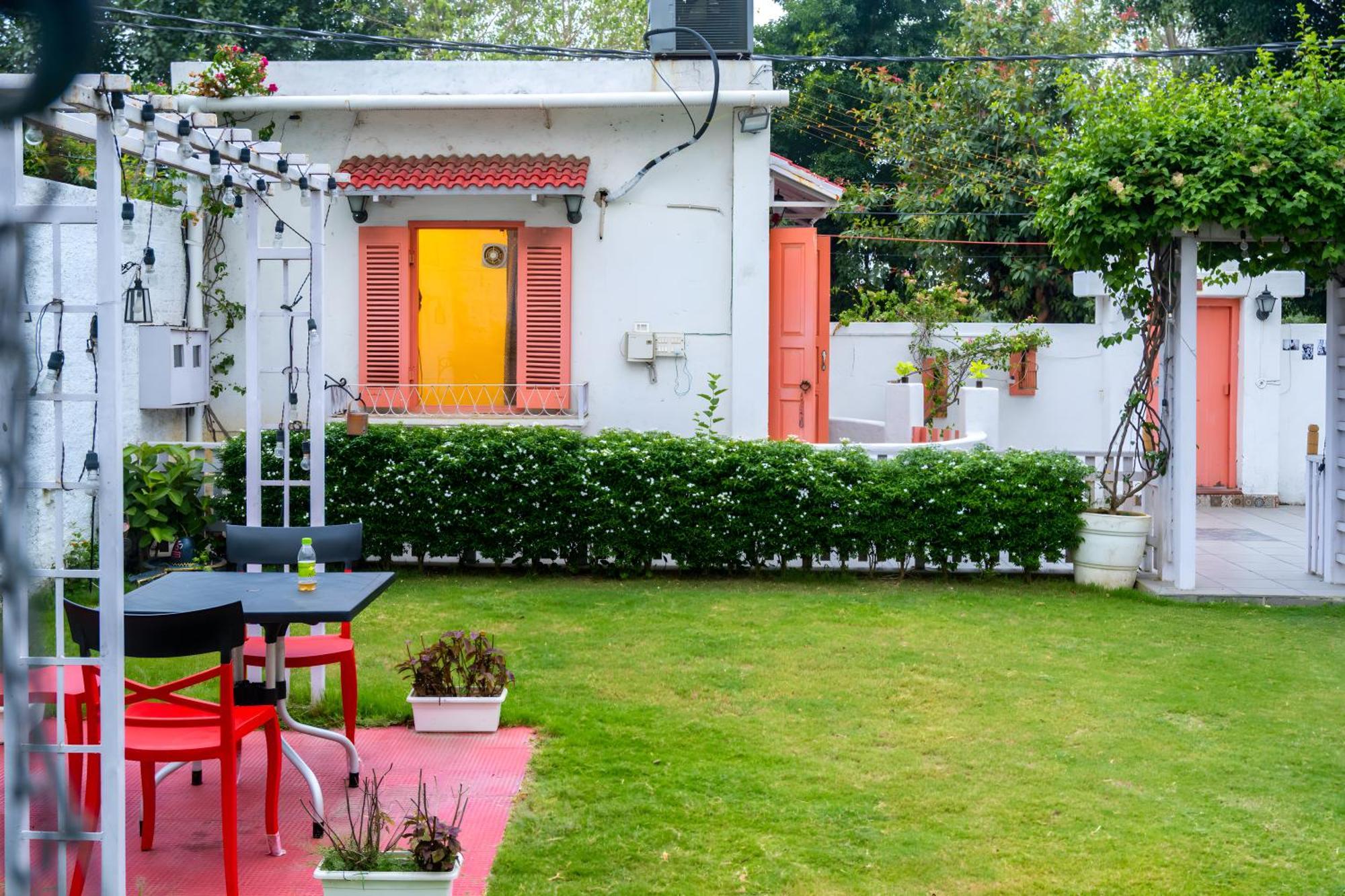 Apartment Pink Bramda Lucknow