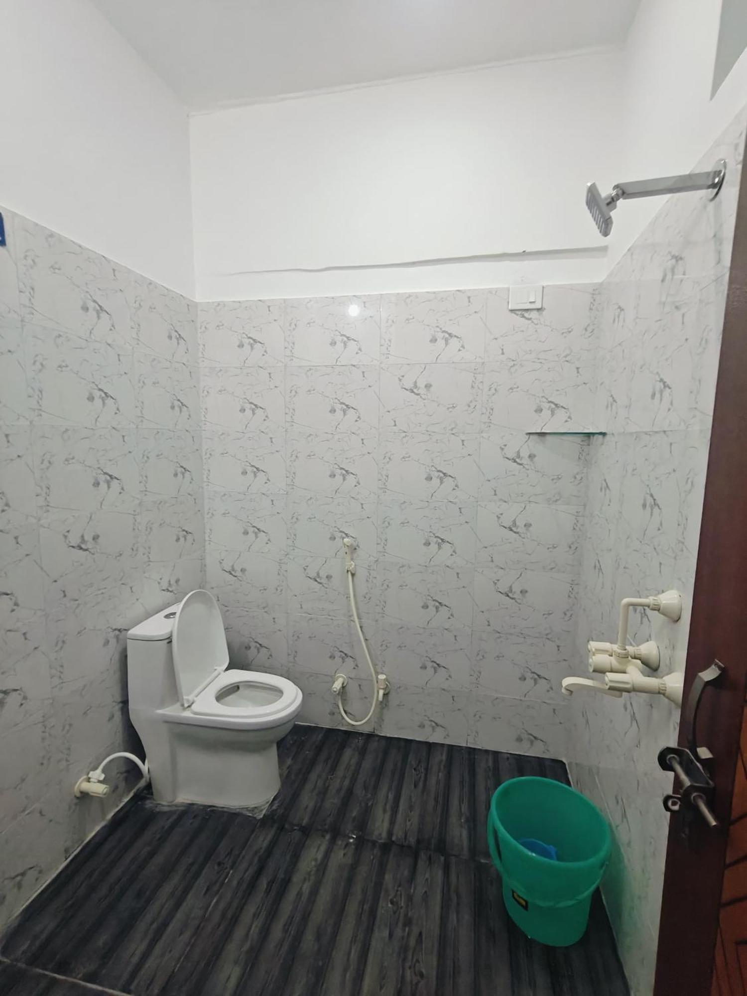 Ac Room, Near Iim College Guest house