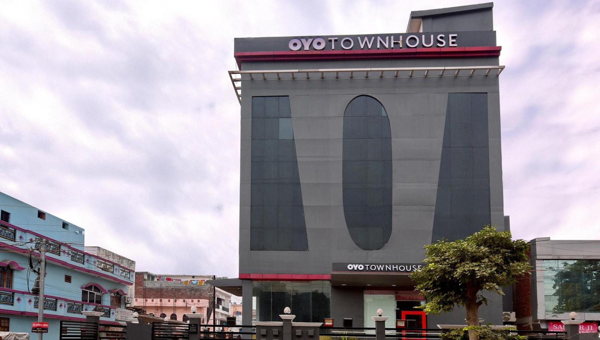 Townhouse Function Near Chaudhary Charan Singh International Airport Lucknow