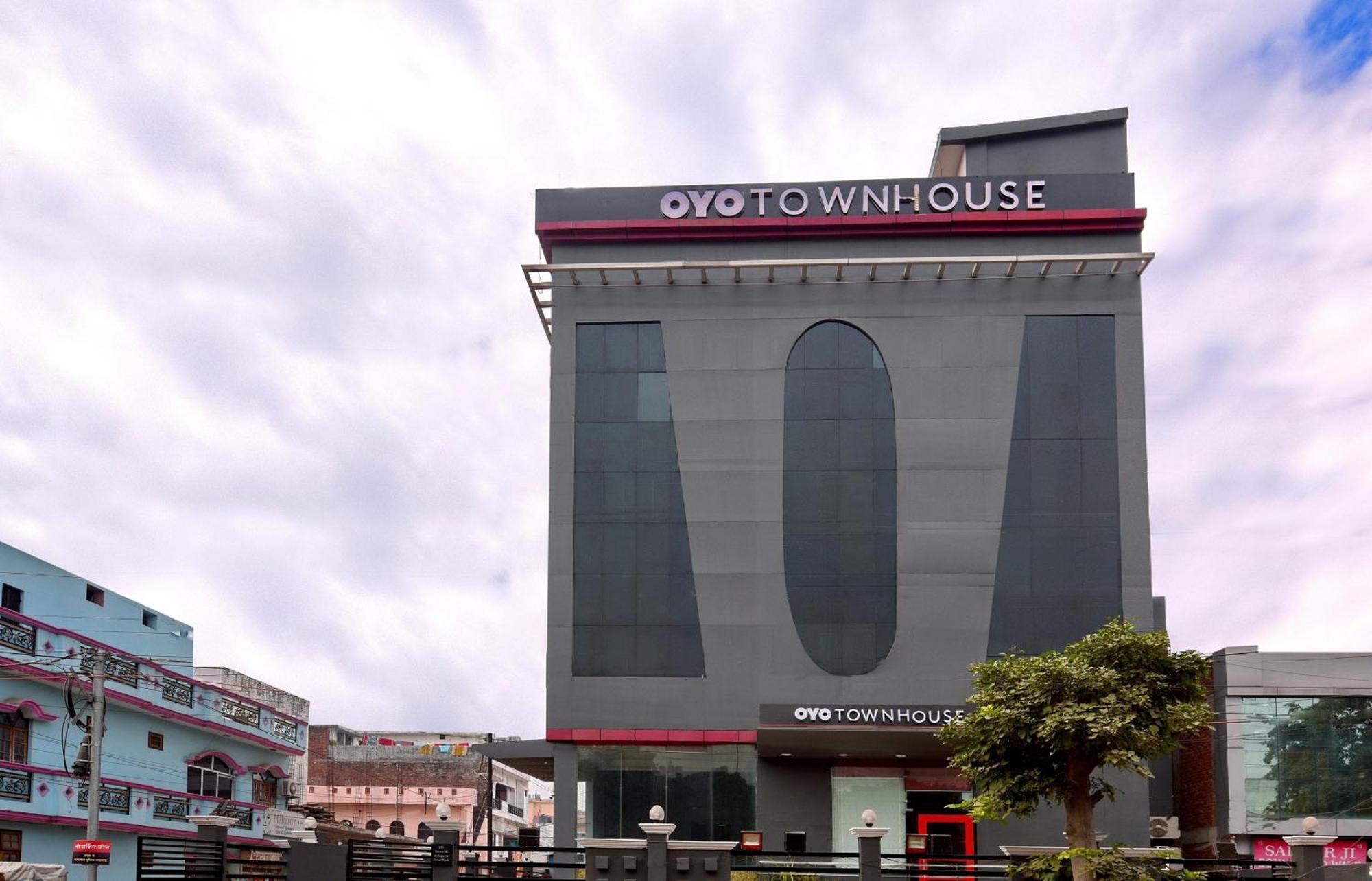 Townhouse Function Near Chaudhary Charan Singh International Airport