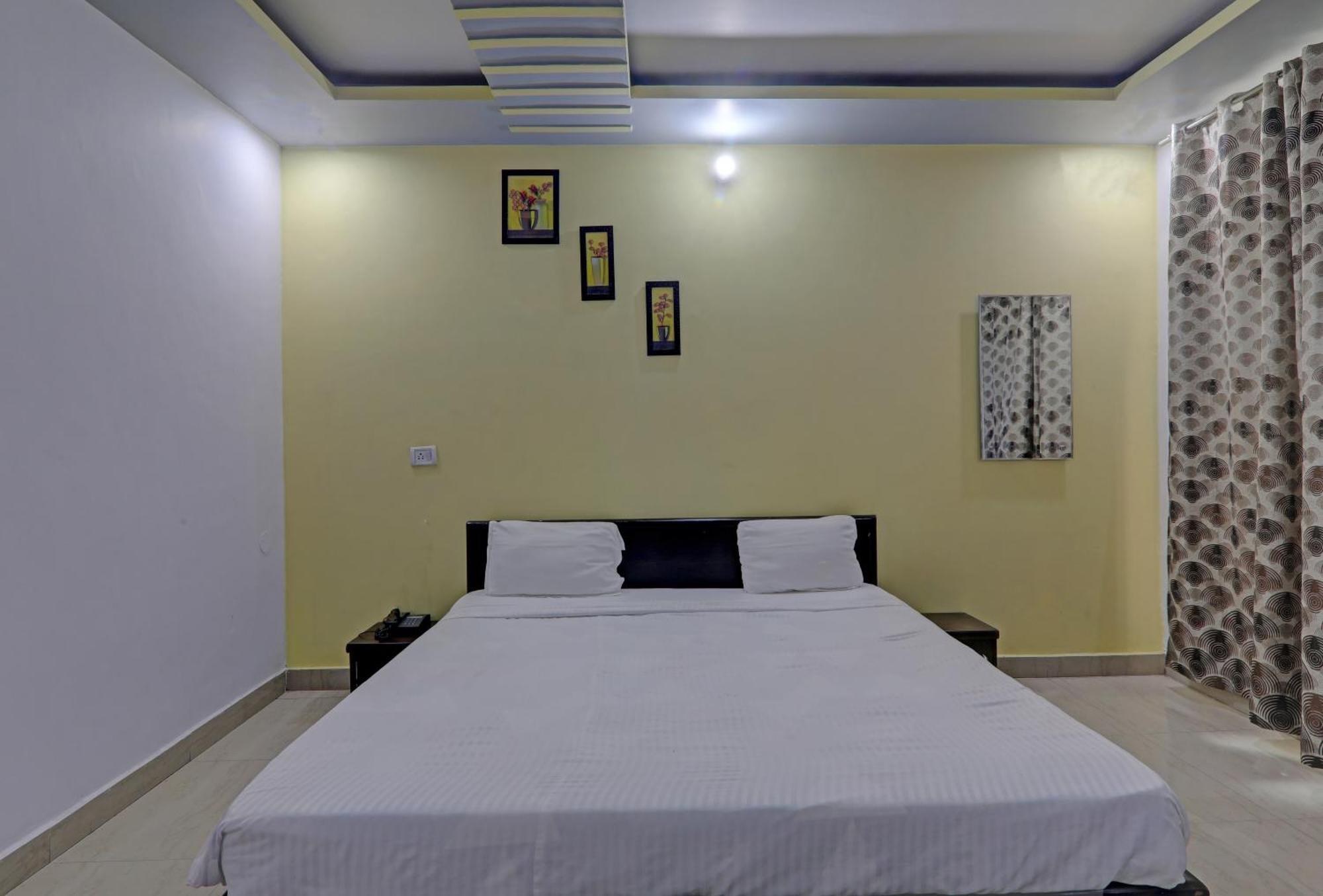 Hotel O Sri Krishna Palace Lucknow