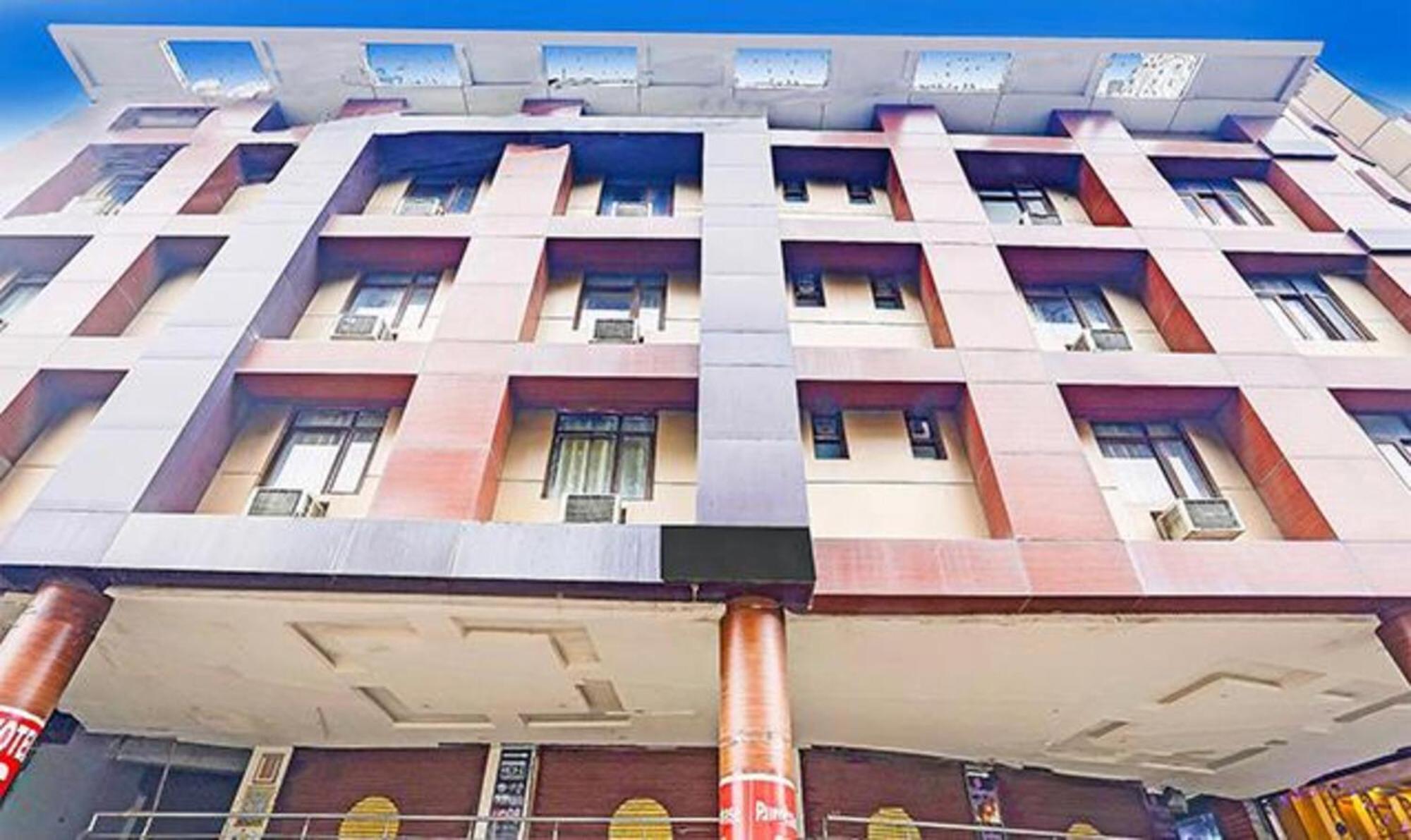 Hotel Fabhotel Sr Grand