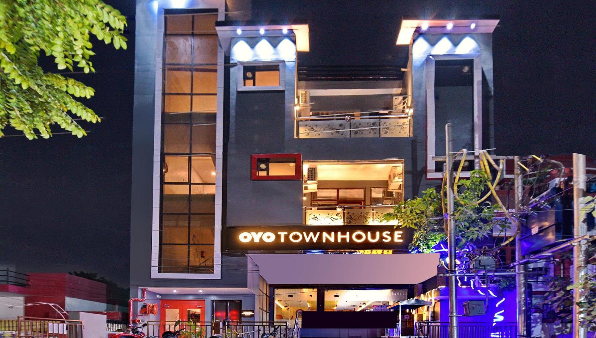 Super Townhouse 244 Munshipuliya Hotel
