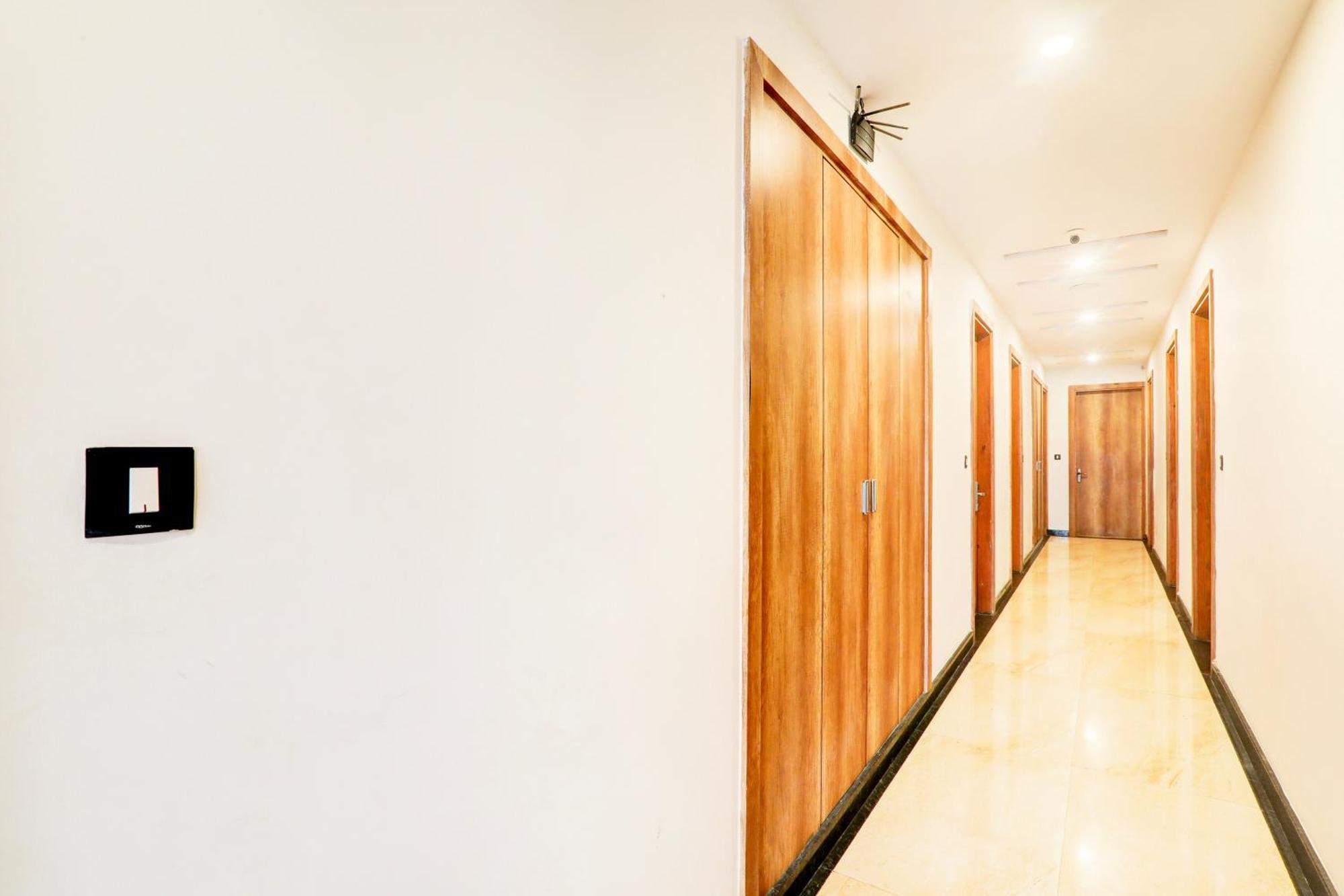 Super Townhouse The Nawab And Banquet Hotel