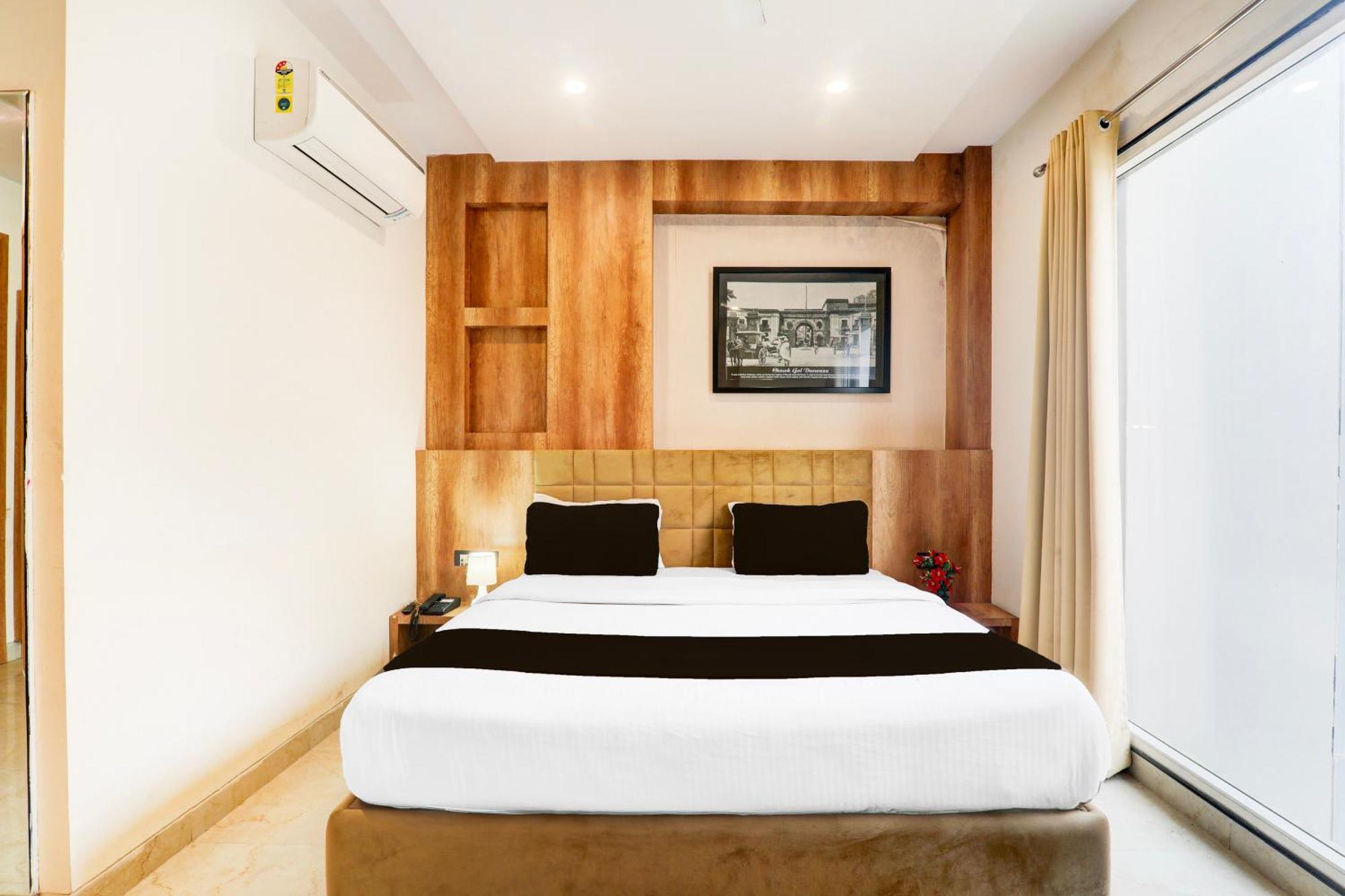 Hotel Super Townhouse The Nawab And Banquet