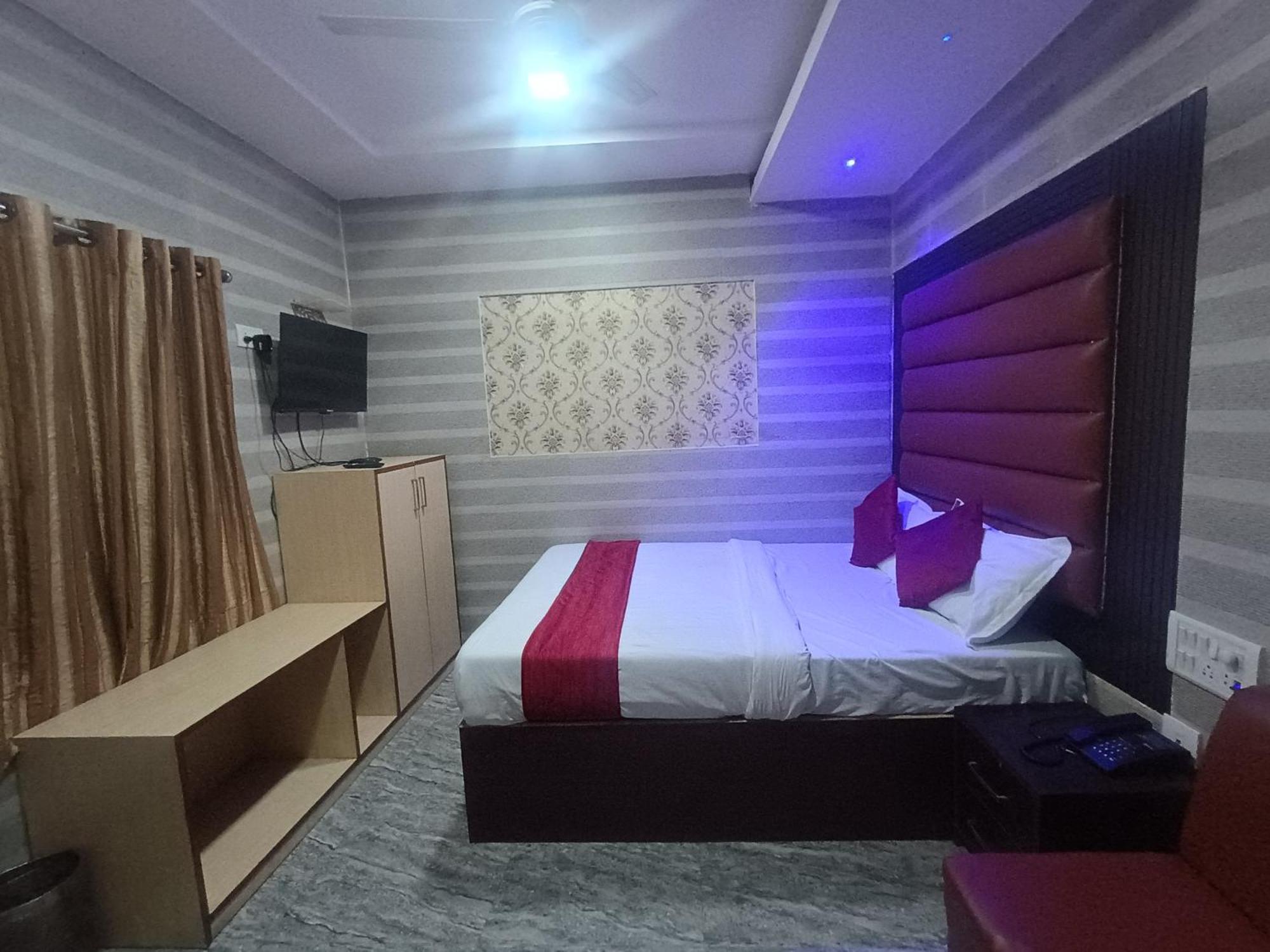 Hotel Simla Lucknow