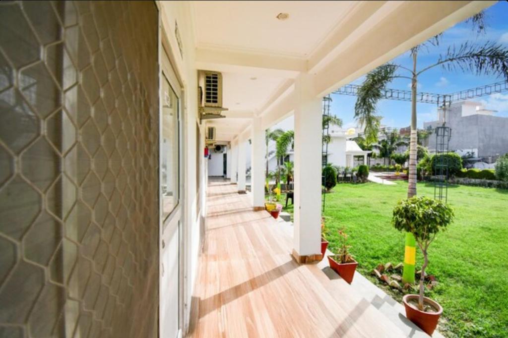 Vasudha Estate Guest house Lucknow