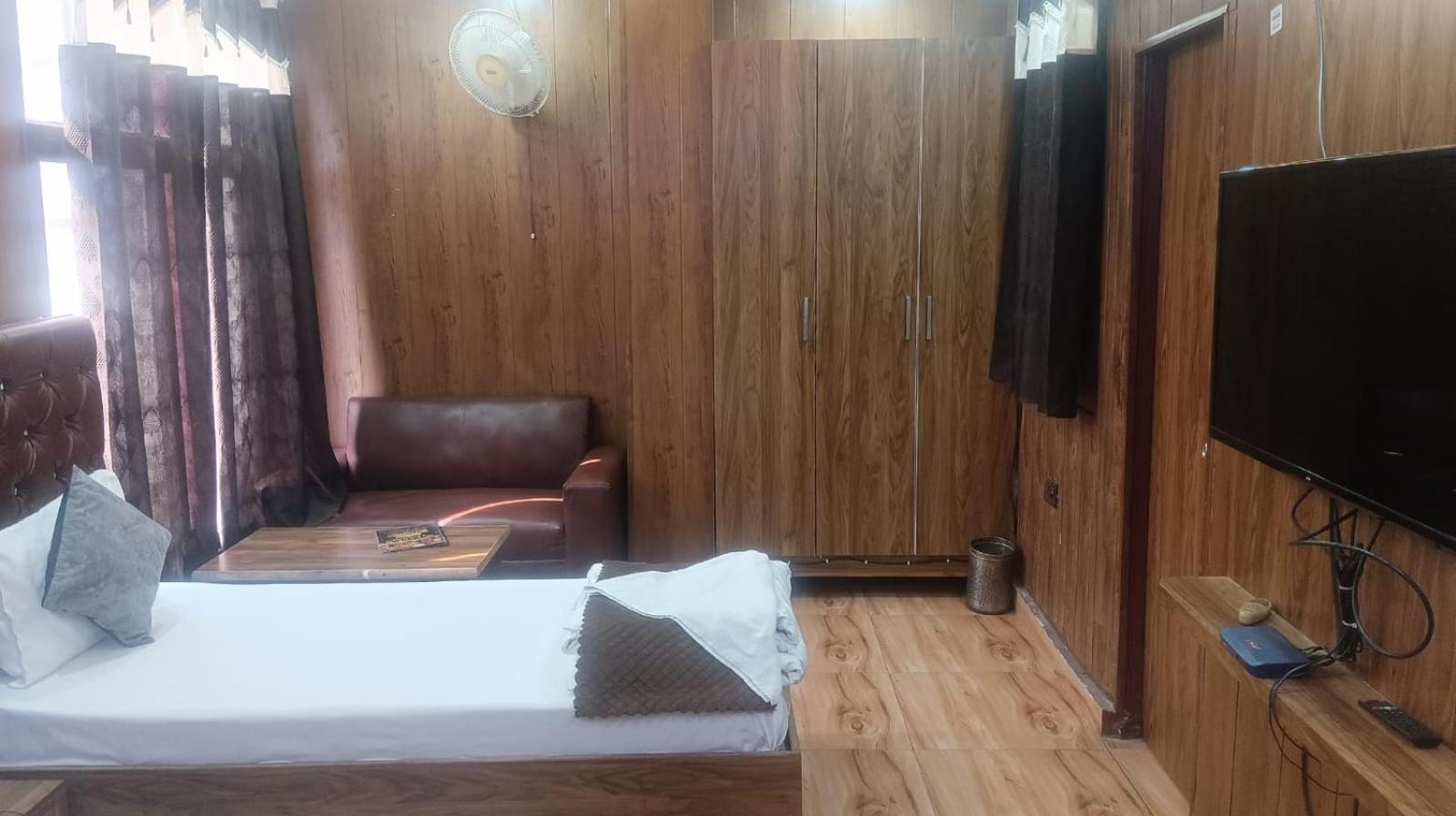 Hotel Simla Palace Lucknow