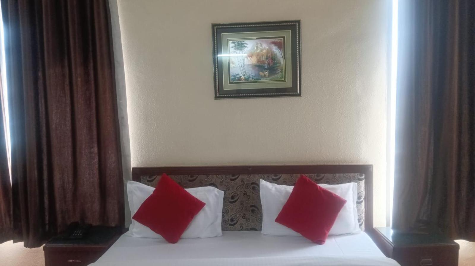 Hotel Simla Palace Lucknow