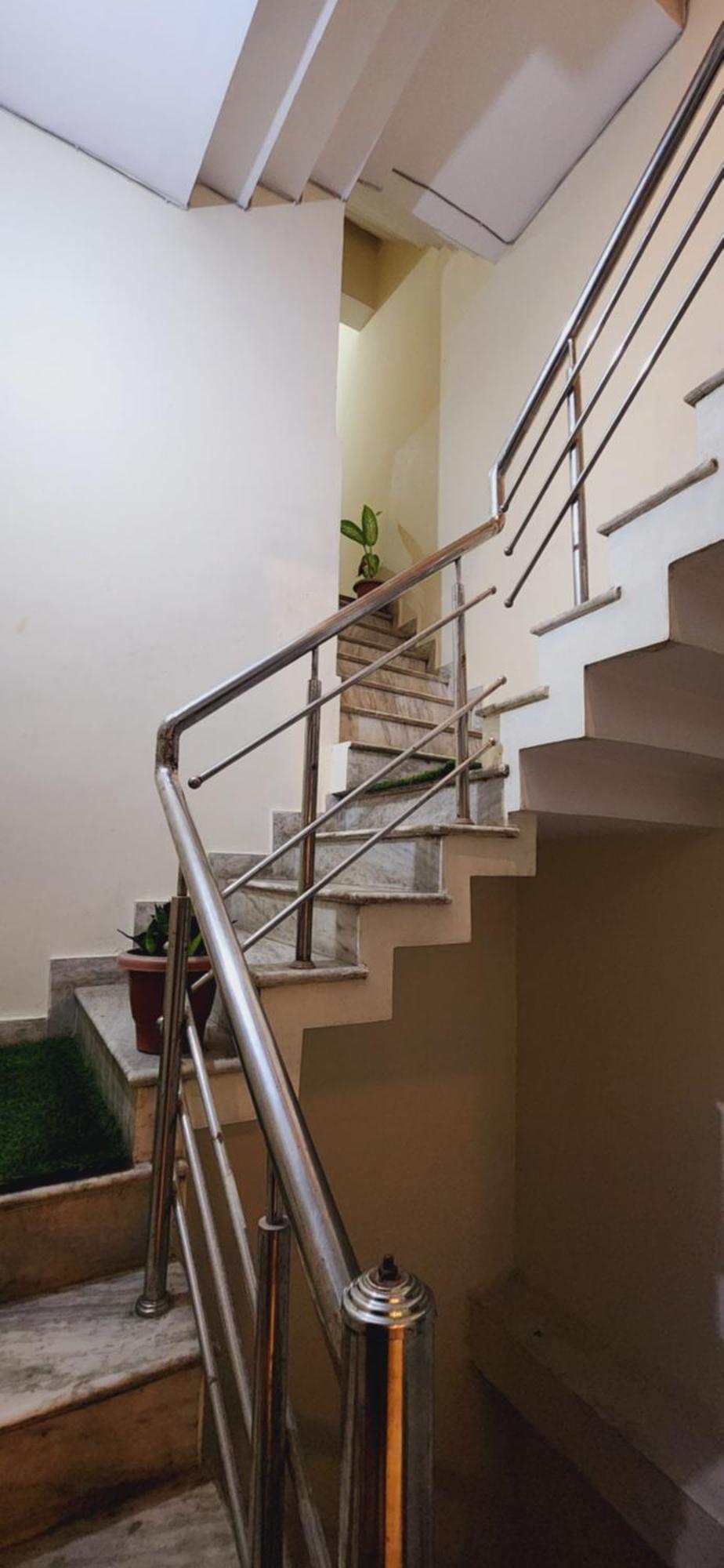 Hotel Prisha Inn Lucknow
