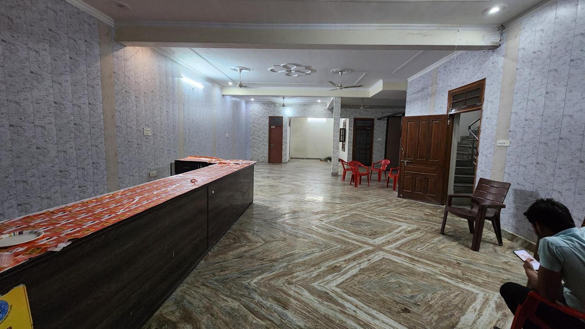 Hotel Prisha Inn Lucknow