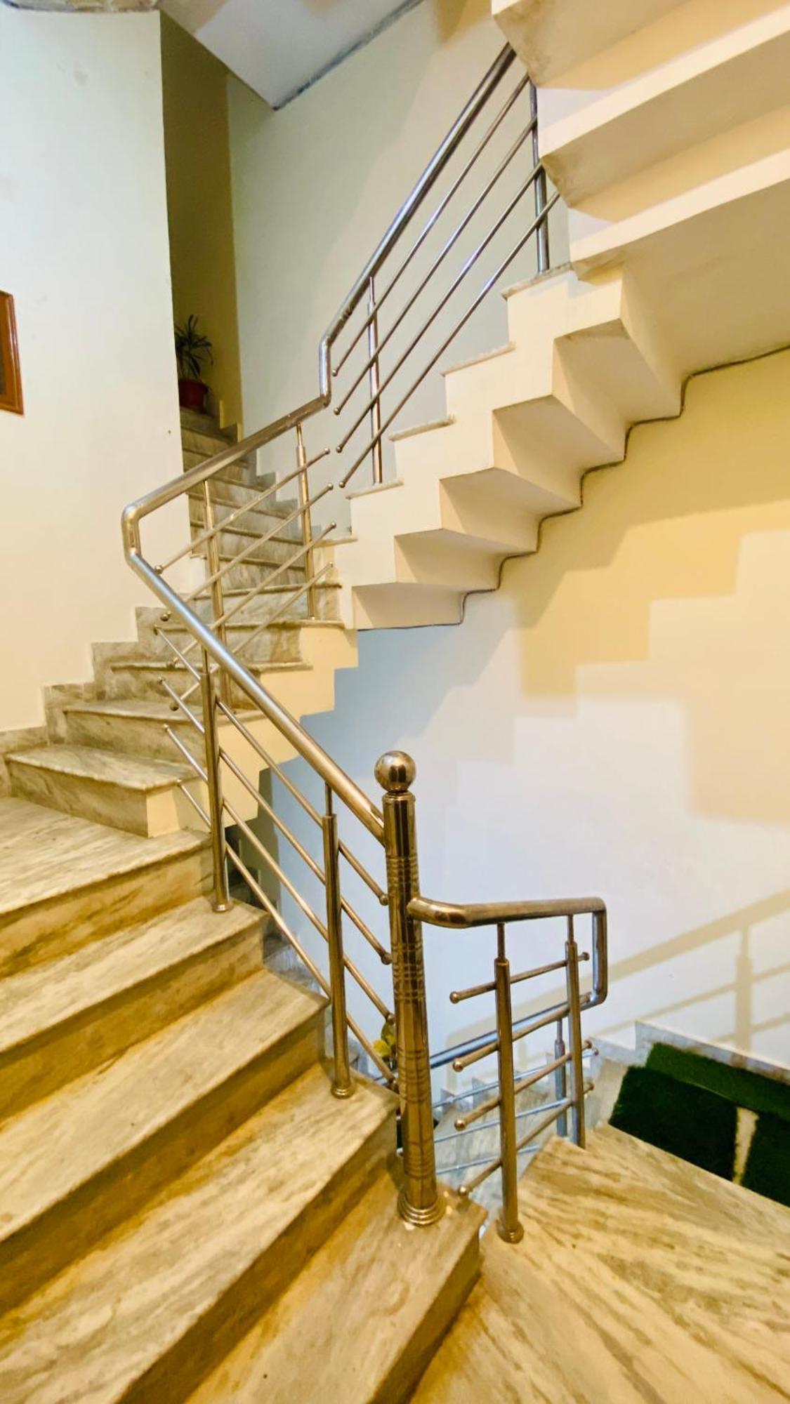 Hotel Prisha Inn