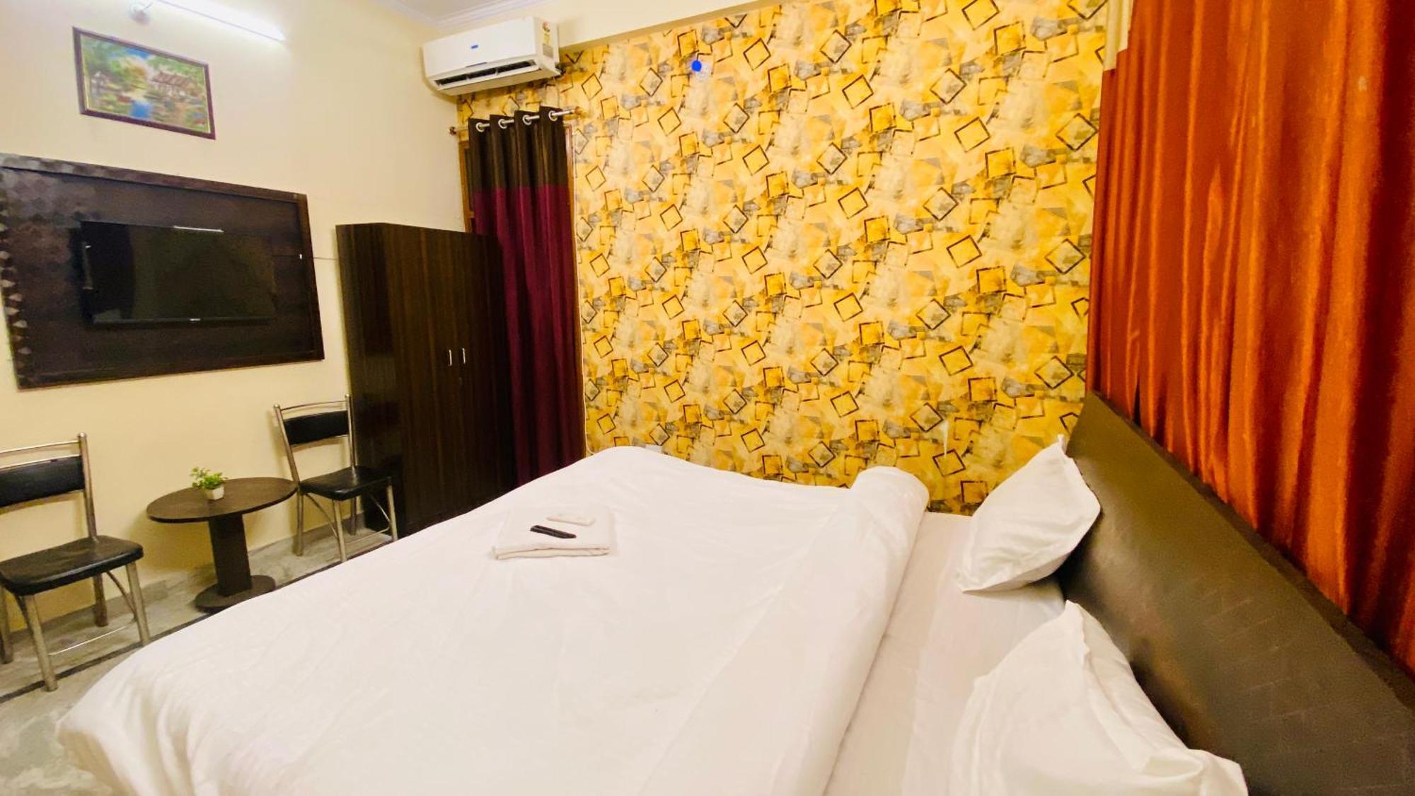 Hotel Prisha Inn 3*