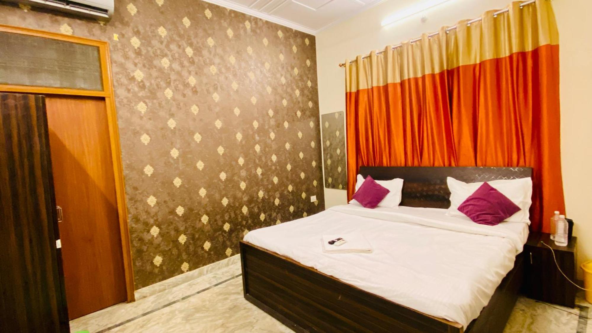 Hotel Prisha Inn 3*