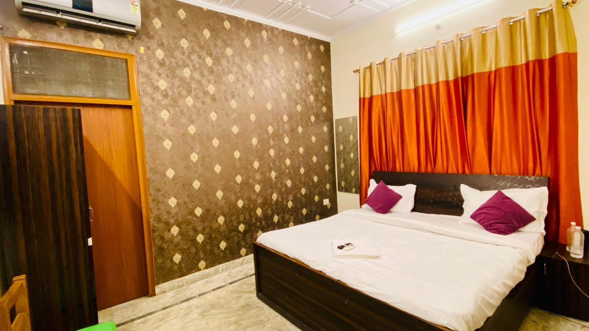Hotel Prisha Inn 3*