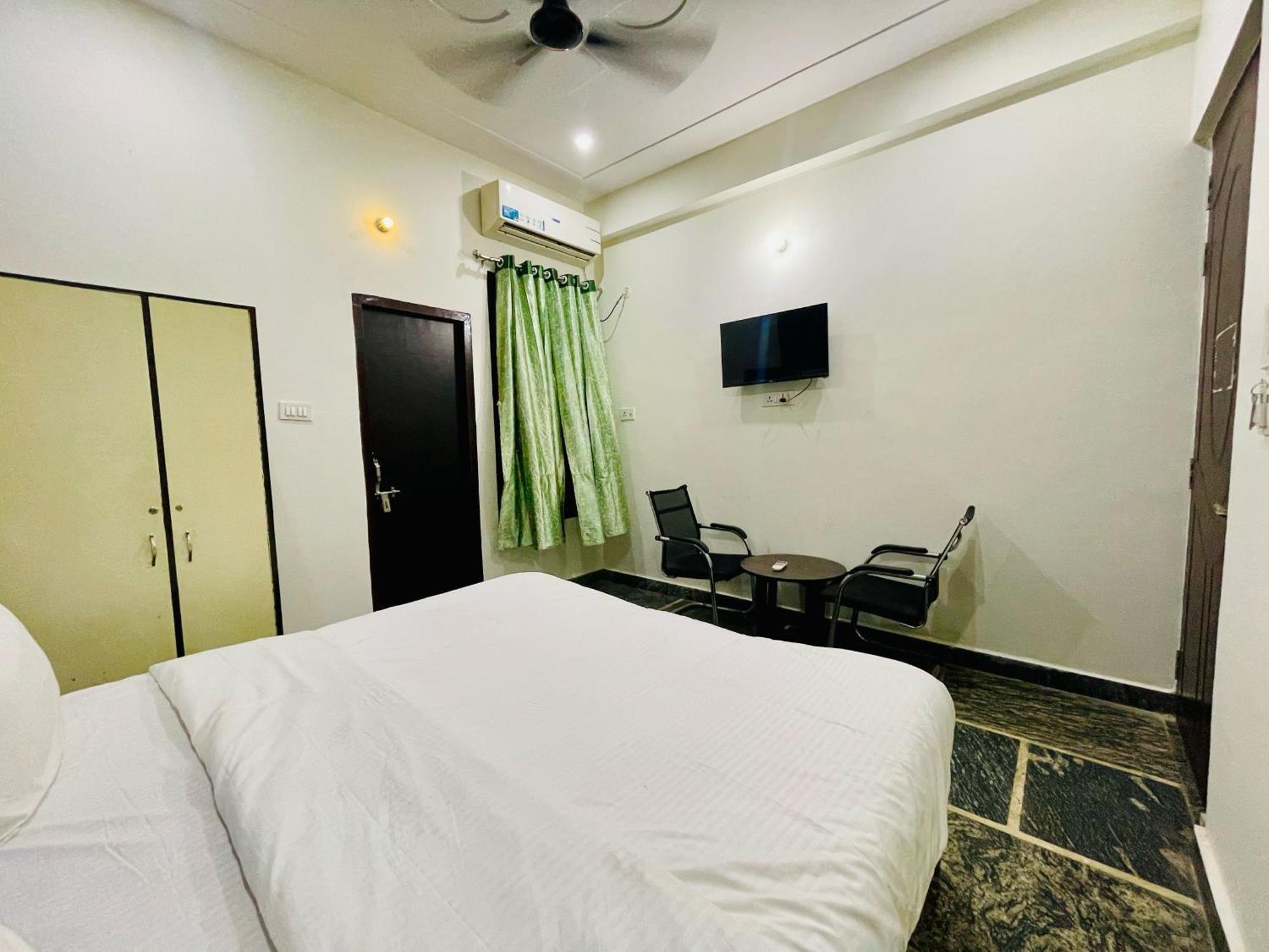 Hotel O Alacia Stays 3* Lucknow