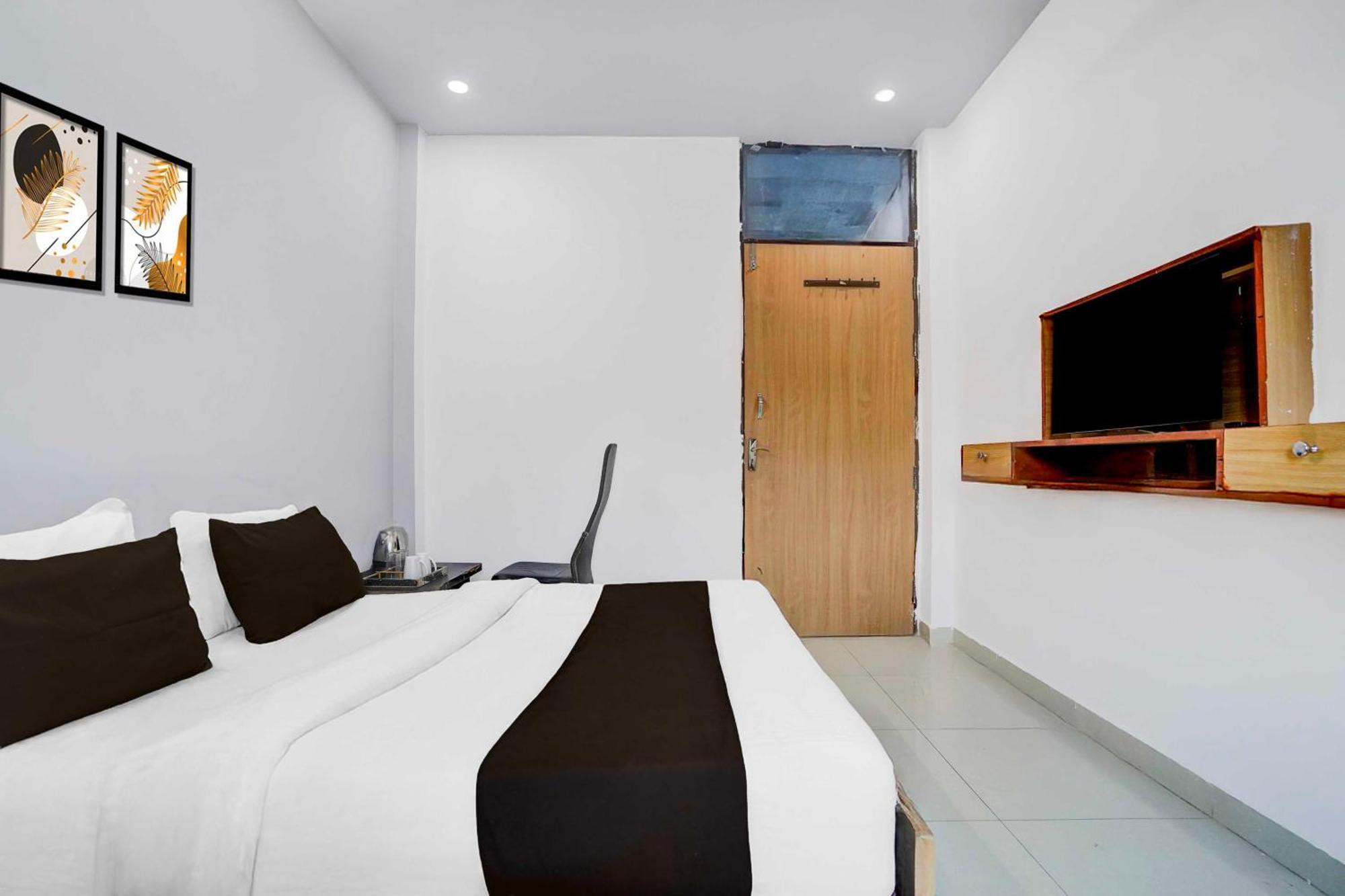 Hotel Collection O Gomti Nagar Near Amity Lucknow