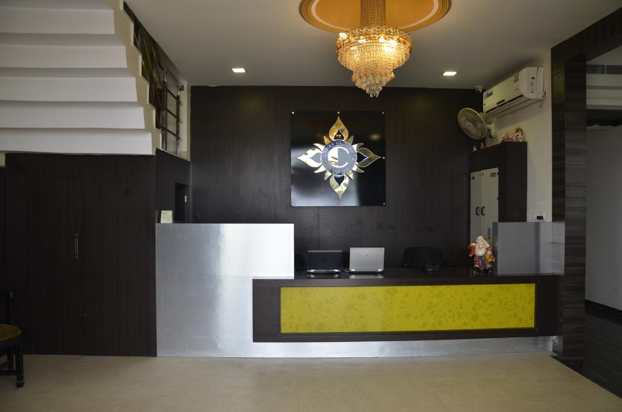 Hotel Oyo 1358 Hotel Crossroad