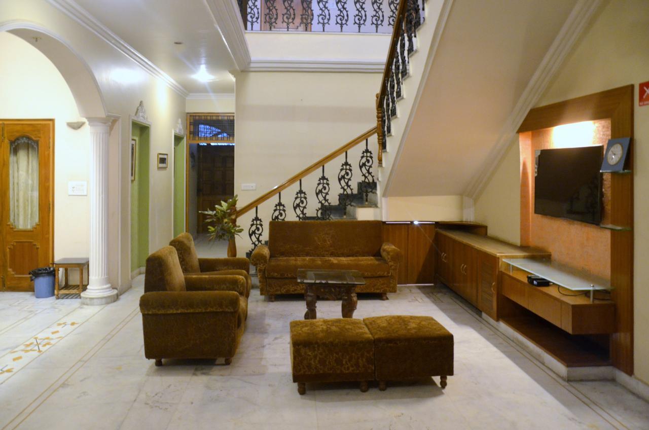 Oyo 5634 Ivy - Manoj Pandey Chowk Hotel