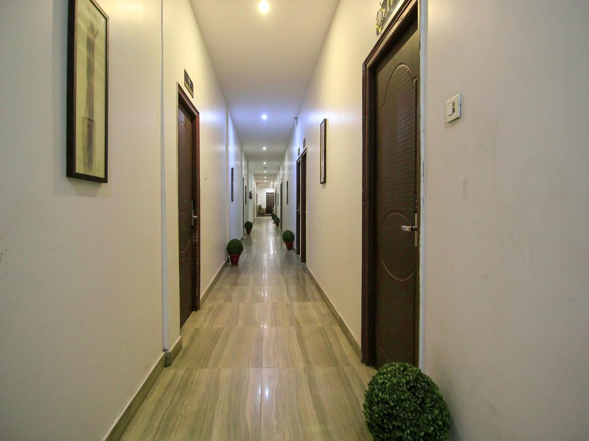 Oyo 1358 Hotel Crossroad Lucknow