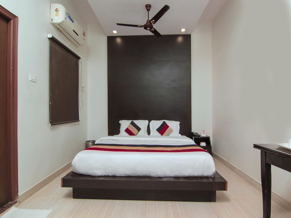 Hotel Oyo 1358 Hotel Crossroad Lucknow