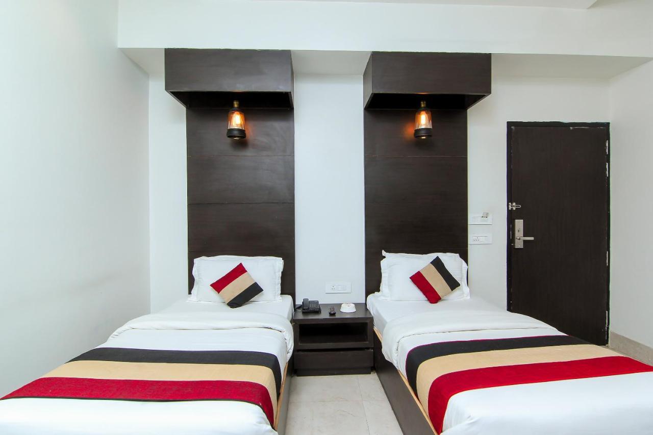 Oyo 1358 Hotel Crossroad Hotel 3*