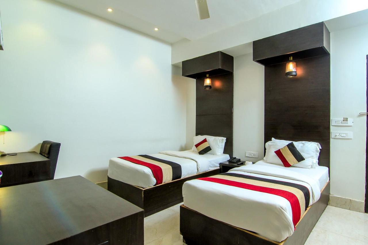 Oyo 1358 Hotel Crossroad Hotel 3*