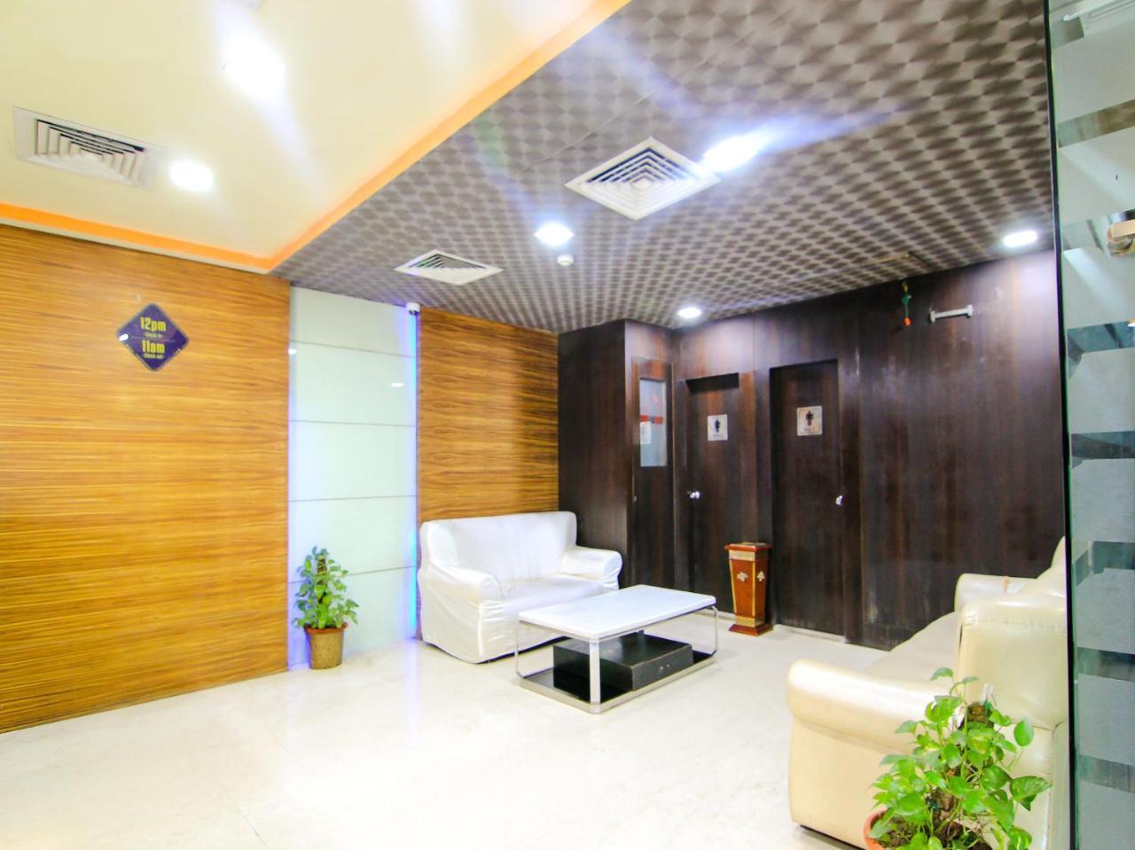 Oyo 2136 Hotel The Continental Lucknow
