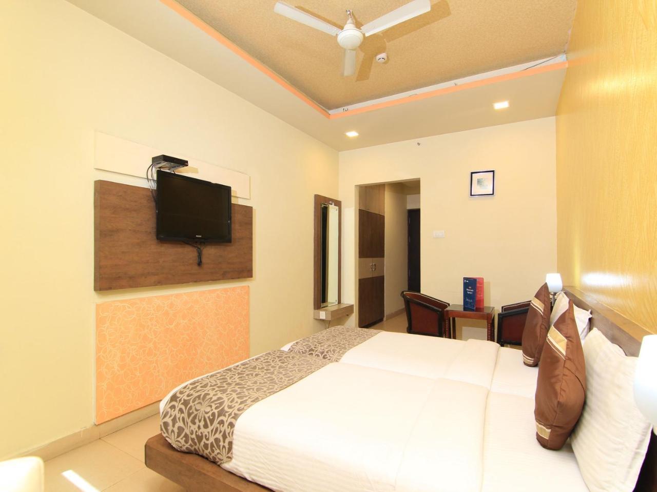 Oyo 2136 Hotel The Continental 3*