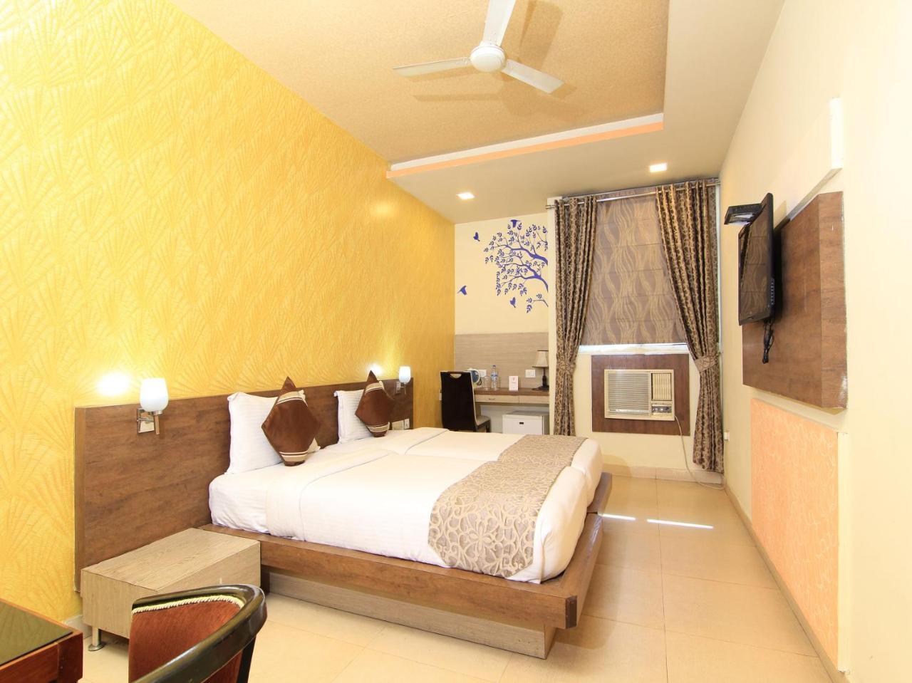 Oyo 2136 Hotel The Continental Hotel Lucknow