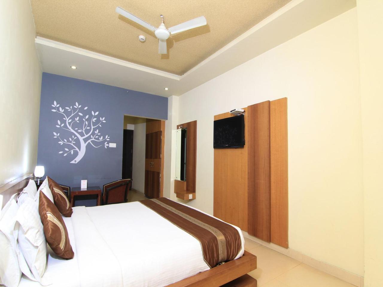 Oyo 2136 Hotel The Continental 3*