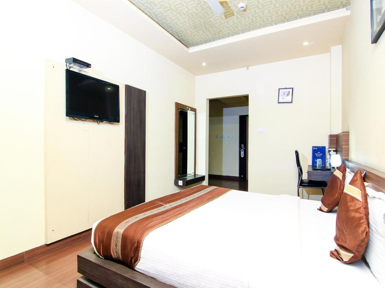 Oyo 2136 Hotel The Continental Hotel Lucknow